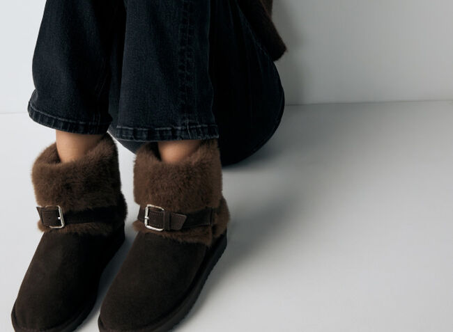 woman wearing faux winter boots